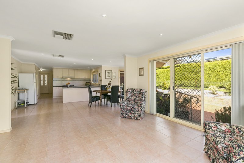 Photo - 15 Sebire Avenue, Wandin North VIC 3139 - Image 10