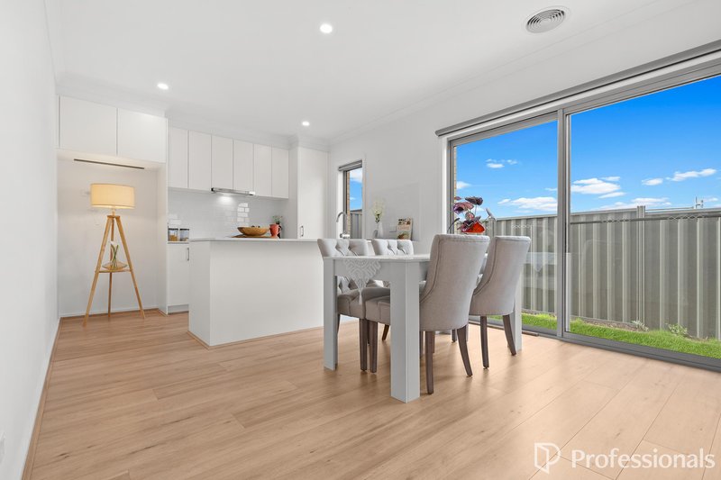 Photo - 15 Sechura Road, Truganina VIC 3029 - Image 5