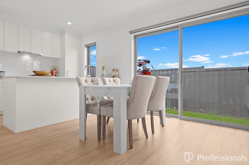 Photo - 15 Sechura Road, Truganina VIC 3029 - Image 6