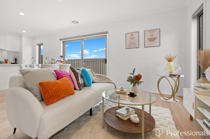 Photo - 15 Sechura Road, Truganina VIC 3029 - Image 8