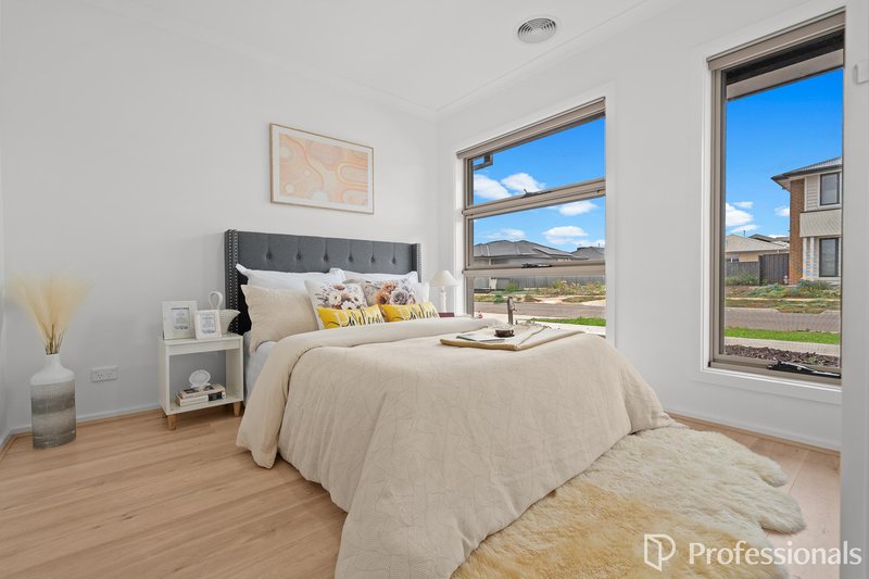 Photo - 15 Sechura Road, Truganina VIC 3029 - Image 9