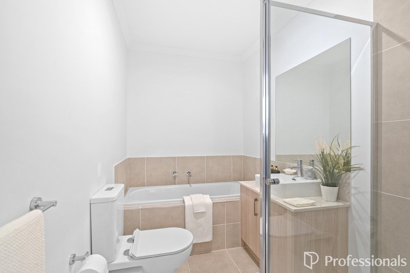 Photo - 15 Sechura Road, Truganina VIC 3029 - Image 12