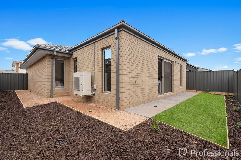 Photo - 15 Sechura Road, Truganina VIC 3029 - Image 13
