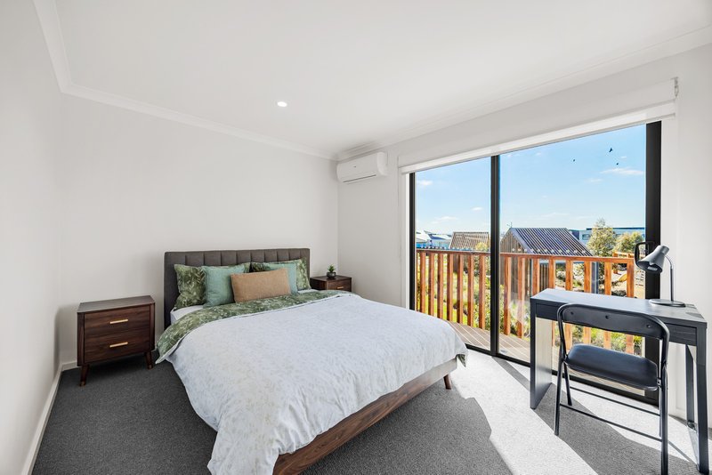 Photo - 15 Selma Walk, Donnybrook VIC 3064 - Image 8