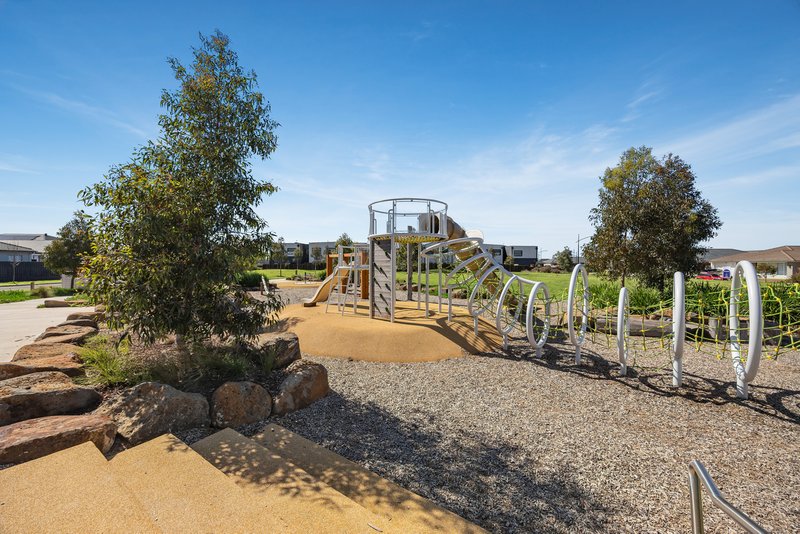 Photo - 15 Selma Walk, Donnybrook VIC 3064 - Image 11