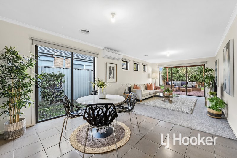 Photo - 15 Serenity Street, Pakenham VIC 3810 - Image 4