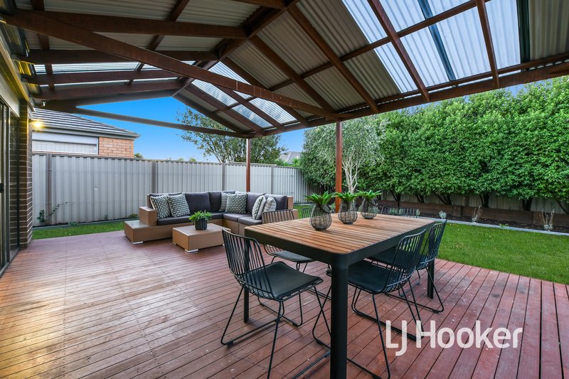 Photo - 15 Serenity Street, Pakenham VIC 3810 - Image 5