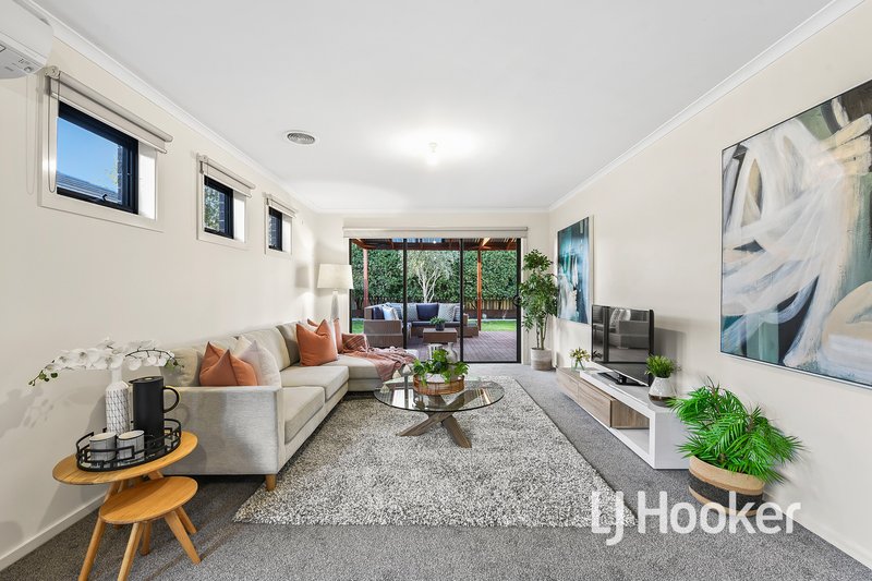 Photo - 15 Serenity Street, Pakenham VIC 3810 - Image 6