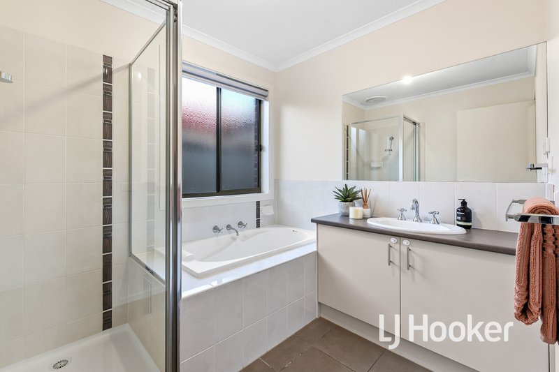 Photo - 15 Serenity Street, Pakenham VIC 3810 - Image 12