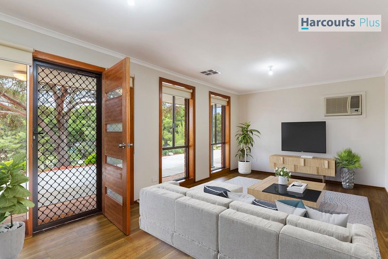 15 Shamrock Road, Hallett Cove SA 5158