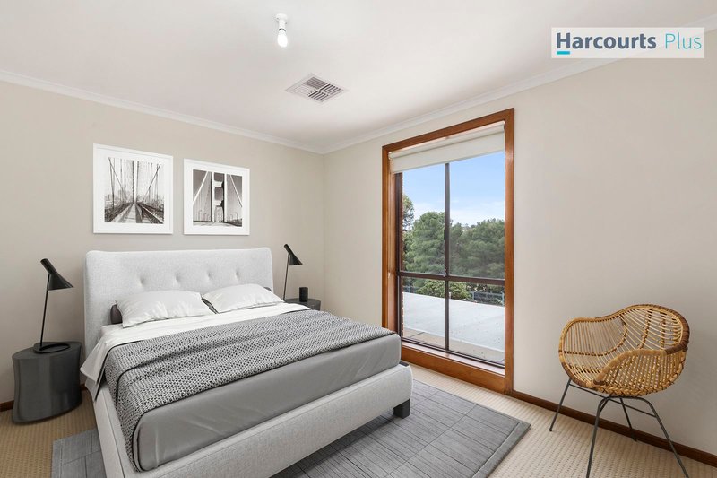 Photo - 15 Shamrock Road, Hallett Cove SA 5158 - Image 4