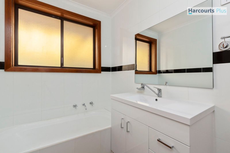 Photo - 15 Shamrock Road, Hallett Cove SA 5158 - Image 6