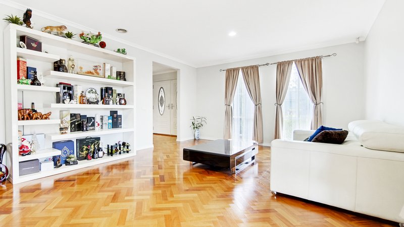 Photo - 15 Shaw Close, Dandenong North VIC 3175 - Image 3