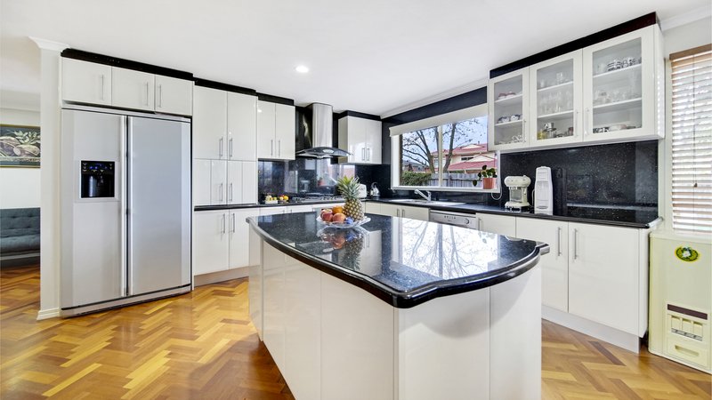 Photo - 15 Shaw Close, Dandenong North VIC 3175 - Image 4