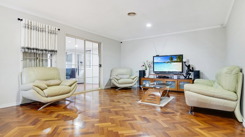 Photo - 15 Shaw Close, Dandenong North VIC 3175 - Image 6