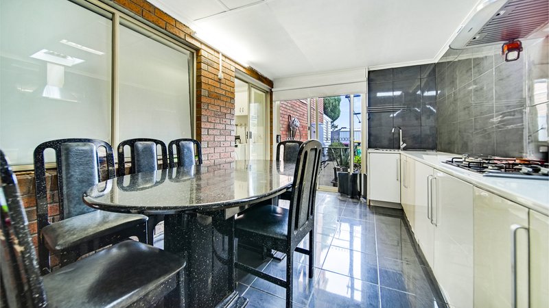 Photo - 15 Shaw Close, Dandenong North VIC 3175 - Image 8