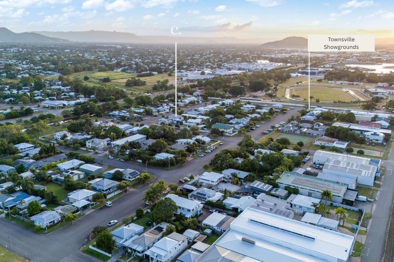 Photo - 1/5 Shaw Street, West End QLD 4810 - Image 3
