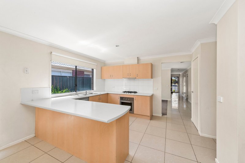 Photo - 15 Sherrington Grange, Derrimut VIC 3030 - Image 3