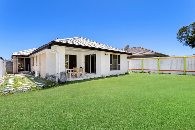 Photo - 15 Shimao Cres , North Lakes QLD 4509 - Image 2