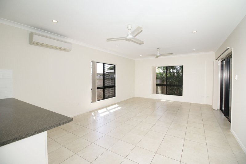 Photo - 15 Skardon Place, Kelso QLD 4815 - Image 3