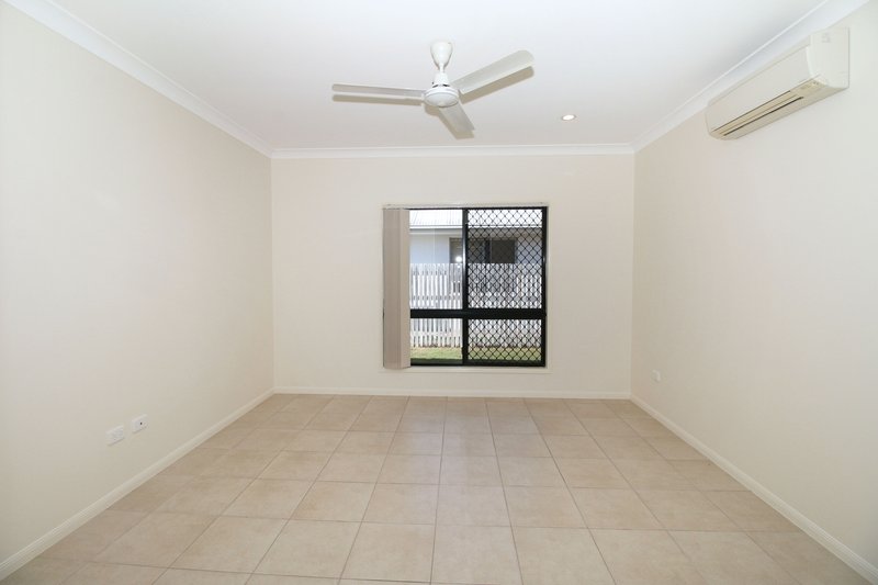 Photo - 15 Skardon Place, Kelso QLD 4815 - Image 5