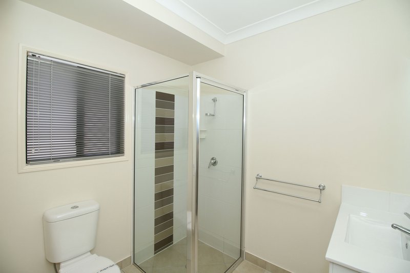 Photo - 15 Skardon Place, Kelso QLD 4815 - Image 7