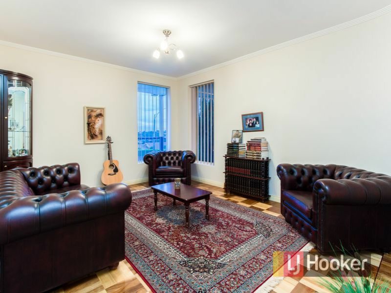 Photo - 15 Skipton Square, Endeavour Hills VIC 3802 - Image 2