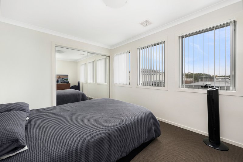 Photo - 15 Sliprail Street, Lawson ACT 2617 - Image 7