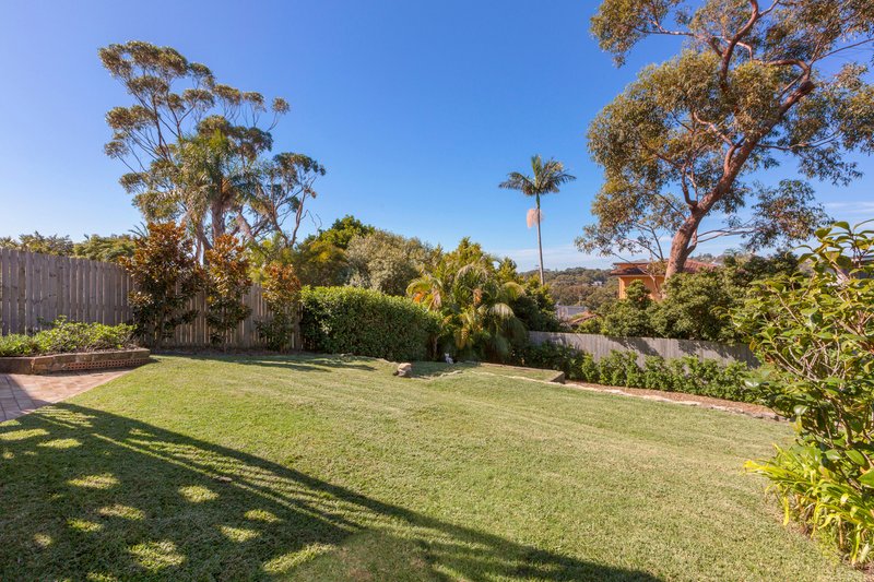 Photo - 15 Smith Avenue, Allambie Heights NSW 2100 - Image 3