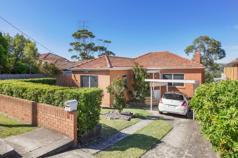 Photo - 15 Smith Avenue, Allambie Heights NSW 2100 - Image 5