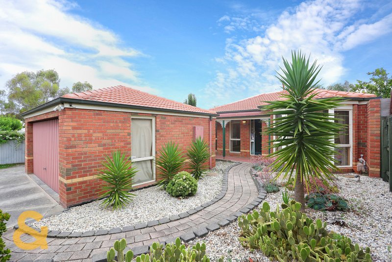 Photo - 15 Solander Court, Roxburgh Park VIC 3064 - Image 2