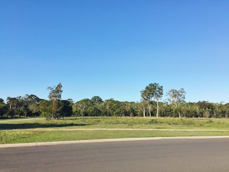 Photo - 15 Southern Cross Circuit, Urangan QLD 4655 - Image 2