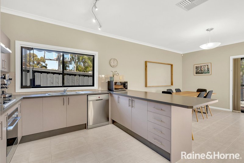 Photo - 15 Spavin Drive, Sunbury VIC 3429 - Image 13