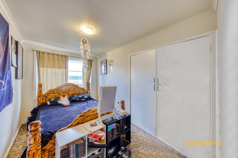 Photo - 15 Springside Crescent, Keysborough VIC 3173 - Image 6