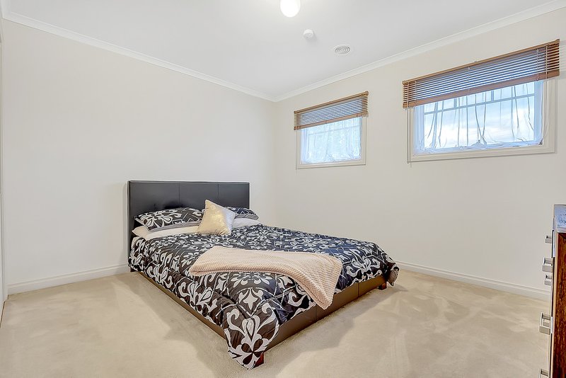 Photo - 15 St Andrews Drive, Craigieburn VIC 3064 - Image 12