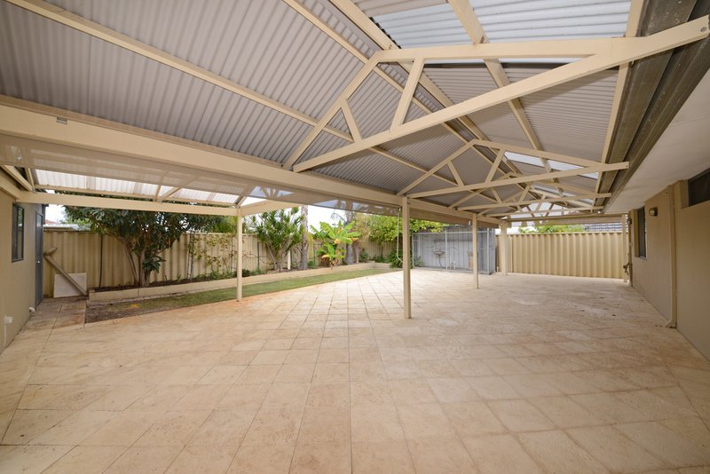 Photo - 15 St Fillans Bend, Wanneroo WA 6065 - Image 26