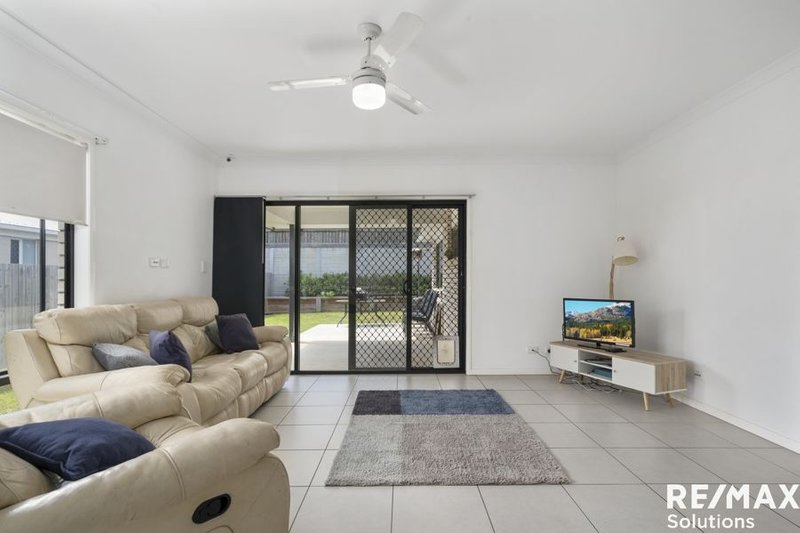 Photo - 15 St Helen Cres , Warner QLD 4500 - Image 2