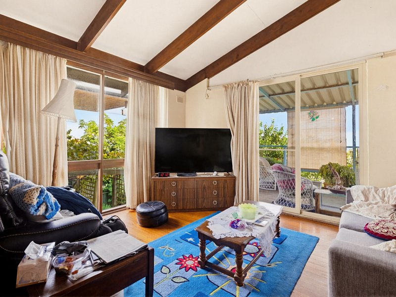 Photo - 15 St Vincents Avenue, Hallett Cove SA 5158 - Image 6