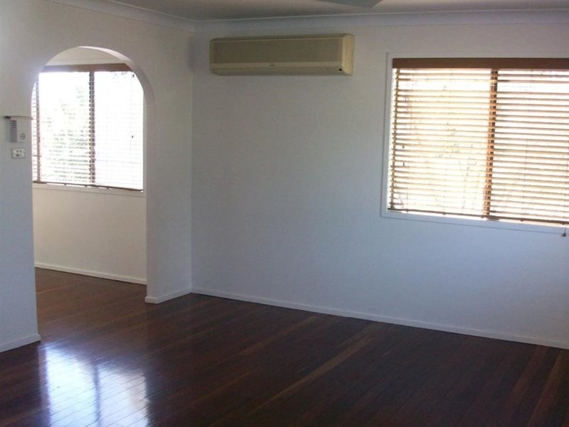 Photo - 15 Standish Street, Norman Gardens QLD 4701 - Image 2