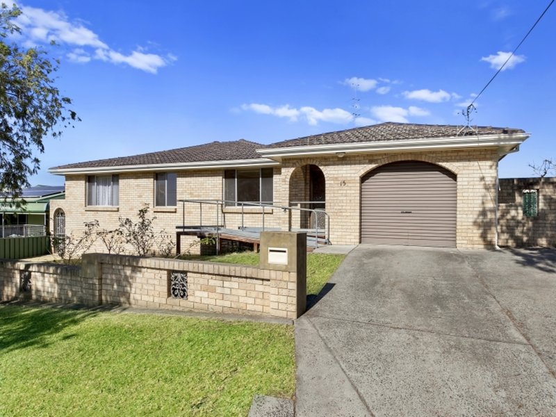 15 Stratford Road, Unanderra NSW 2526