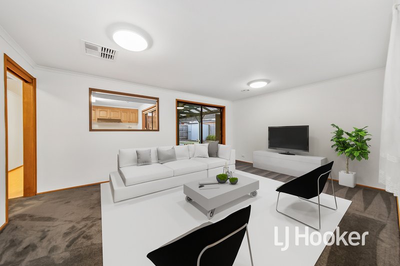 Photo - 15 Stuart Avenue, Hampton Park VIC 3976 - Image 2