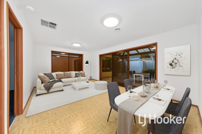 Photo - 15 Stuart Avenue, Hampton Park VIC 3976 - Image 3