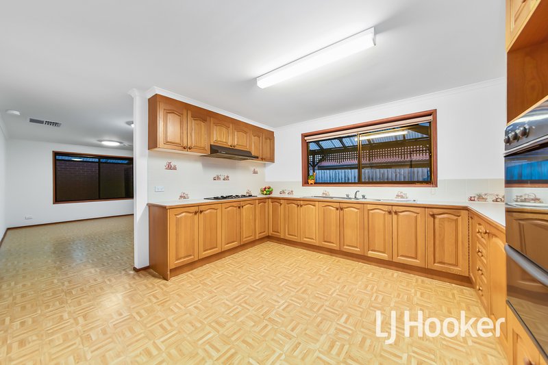 Photo - 15 Stuart Avenue, Hampton Park VIC 3976 - Image 4