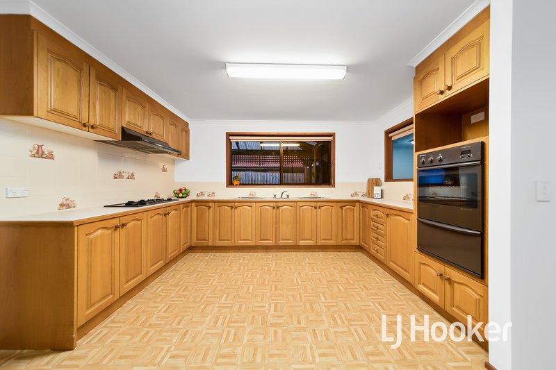 Photo - 15 Stuart Avenue, Hampton Park VIC 3976 - Image 5