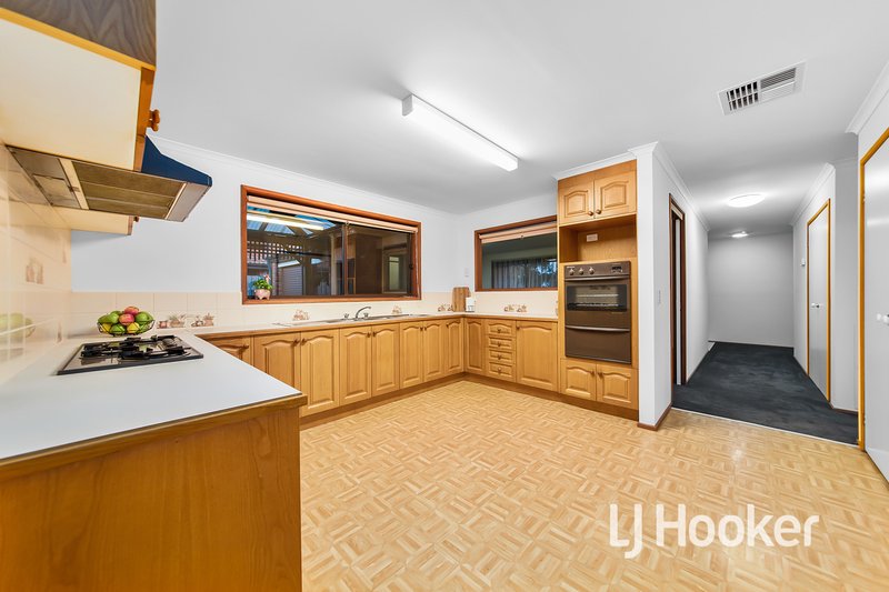 Photo - 15 Stuart Avenue, Hampton Park VIC 3976 - Image 6