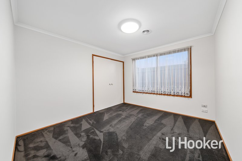 Photo - 15 Stuart Avenue, Hampton Park VIC 3976 - Image 8