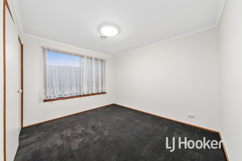 Photo - 15 Stuart Avenue, Hampton Park VIC 3976 - Image 9