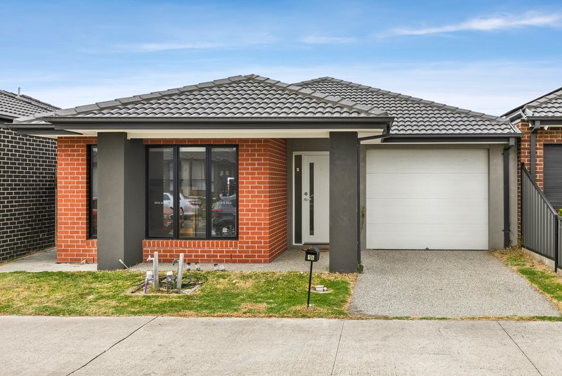 Photo - 15 Sumar Drive, Craigieburn VIC 3064 - Image 1