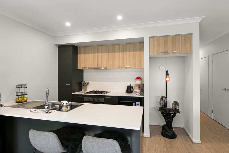 Photo - 15 Sumar Drive, Craigieburn VIC 3064 - Image 4
