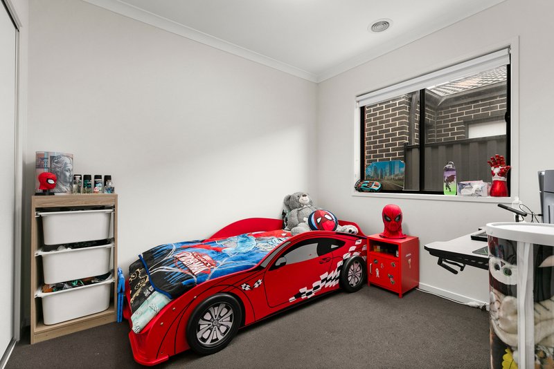 Photo - 15 Sumar Drive, Craigieburn VIC 3064 - Image 8